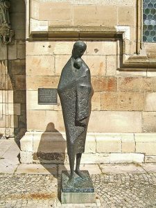 sculpture in Schorndorf, Germany "Mutter mit Kind" by Fritz Nuss, from Psalm 131