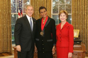 Image of Marva Collins standing beside President George W. Bush and First Lady Laura Bush